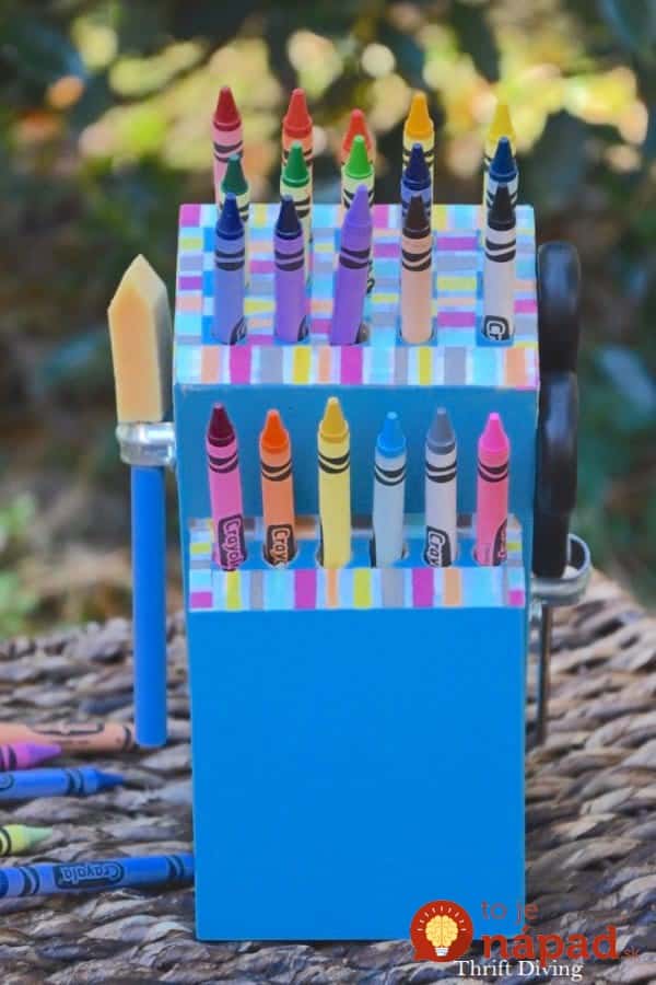 Make-a-DIY-Crayon-Holder-From-an-Old-Knife-Block-4-600x900