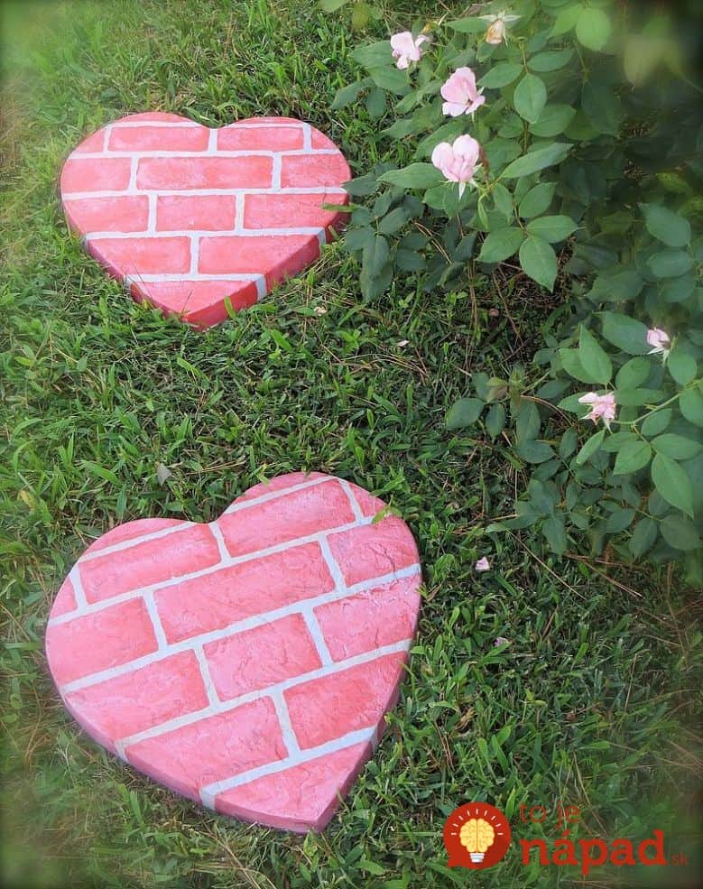 AD-Beautiful-DIY-Stepping-Stone-Ideas-To-Decorate-Your-Garden-11