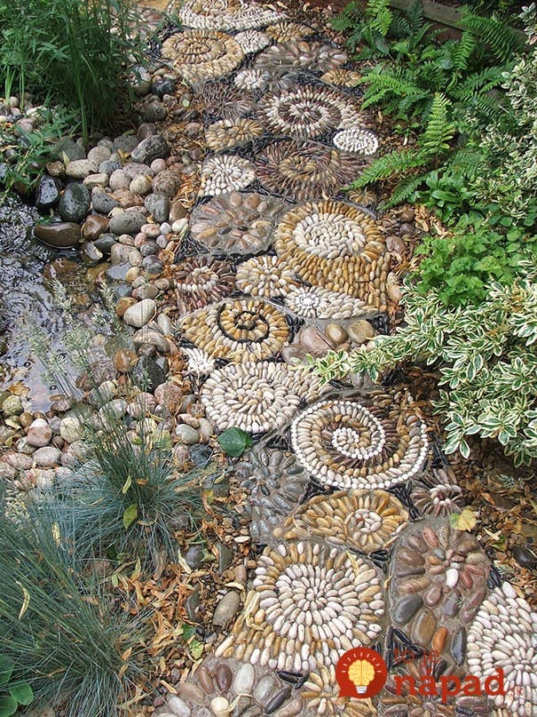 garden-pebble-stone-paths-7