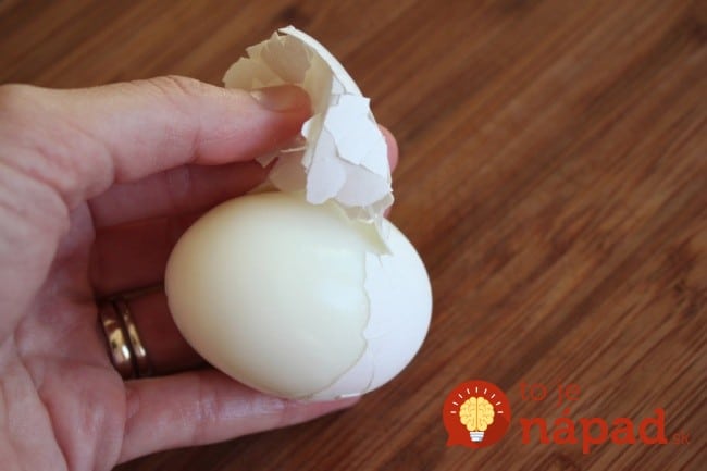 2919605-20-A-teaspoon-of-baking-soda-will-when-boiling-eggs-make-the-shell-come-off-easily-650-1467381188