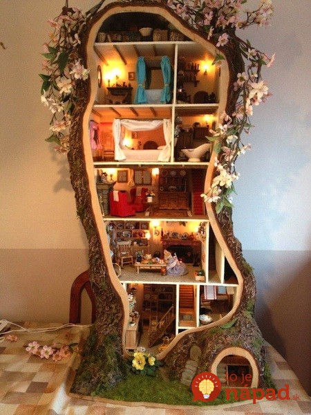 tree-dollhouse