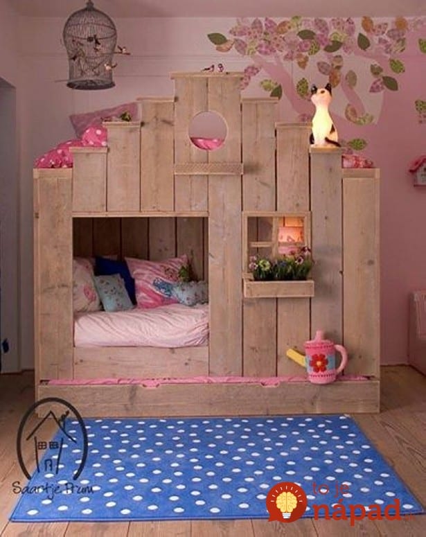 pallet-bunk-bed-and-playhouse