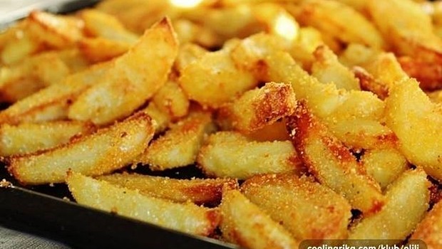 Lepšie ako hranolky: Chrumkavé zemiaky pečené v rúre a predsa chutia ako vyprážané!