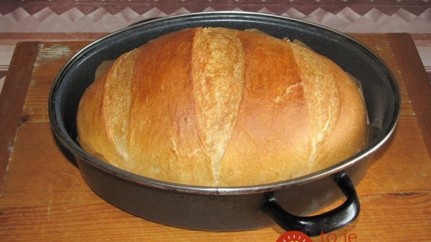 Výborný chlebík z hrnca, aj pre úplných začiatočníkov: Bez váhy, bez odmerky, bez miesenia!