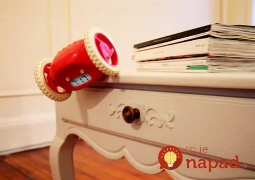 Video: Máte problém s ranným vstávaním? Tento budík vás zaručene preberie!