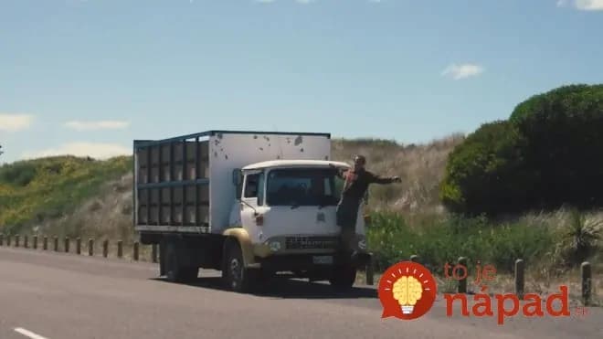 Manželia kúpili starý nákladiak a pustili sa do prestavby. Podaril sa im svetový unikát!