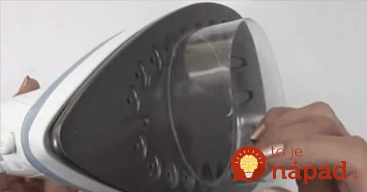 Video: Prúžok z plastovej fľaše priložila k žehličke. Pozrite sa, čo vytvorila!