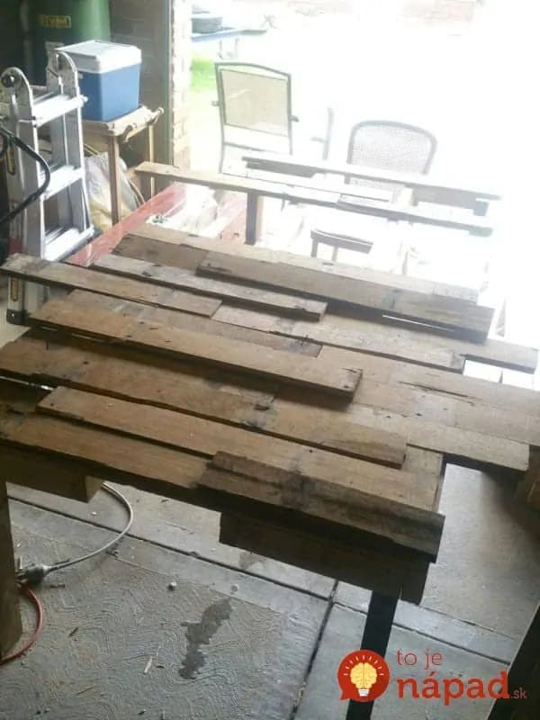102 – ročnú podlahu z domu prarodičov pemenil na úžasný kus nábytku