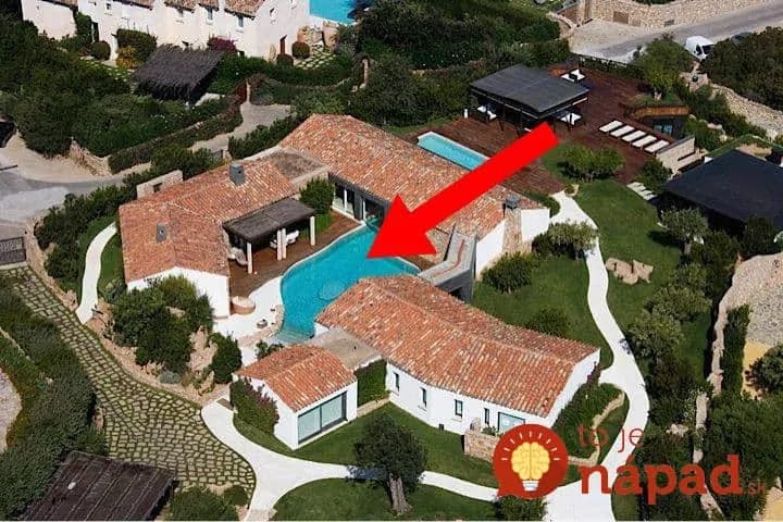 Túžili mať v dome bazén. Teraz plávajú pod podlahou