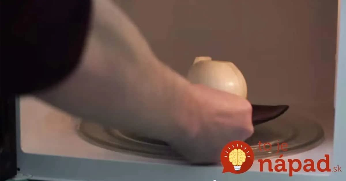 Video: Čo sa stane, keď vložíte cibuľu do mikrovlnky? Tieto triky vám uľahčia život!