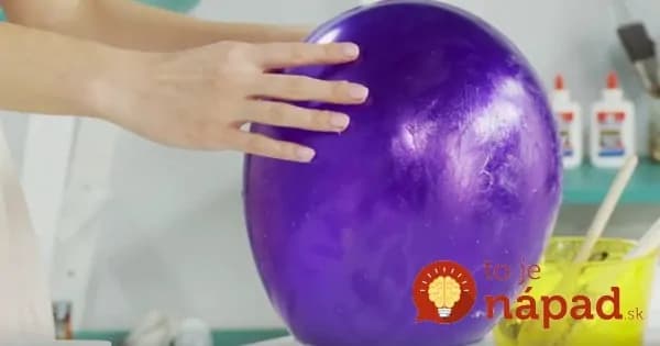 Balón natrela vazelínou a vytvorila nádhernú vec. Inšpiruje aj vás!
