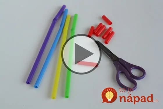 Video: Obyčajnú slamku prestrihla na kúsky a vytvorila nečakanú vec. Inšpiruje aj vás!
