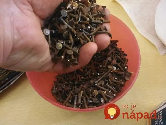 Mladá rodina nemala peniaze na novú podlahu. Riešenie, ktoré našli, inšpiruje aj vás!