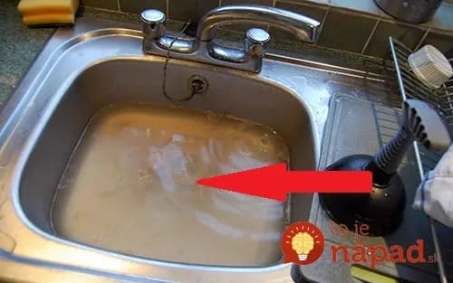 Rada nad zlato, keď máte beznádejne upchatý odtok: Toto mi zaberie vždy a pomáha to aj proti zápachu!