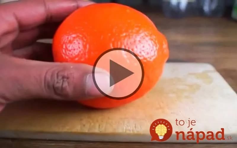 Video: Ako ošúpať pomaranč pomocou lyžice?