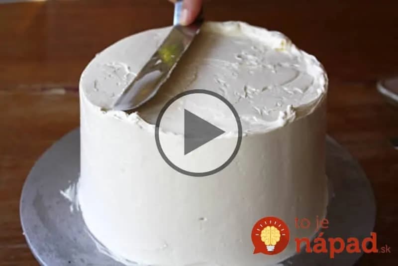 Video: Ako ozdobiť tortu pomocou obyčajného papiera na pečenie?