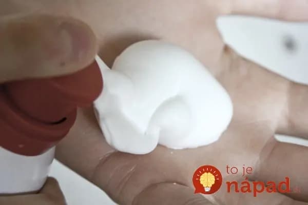 5 nezvyčajných využití peny na holenie, o ktorých väčšina ľudí netuší!