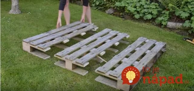 Vyradenú paletu rozdelila na 3 časti. Vyrobila perfektnú vec do záhrady!