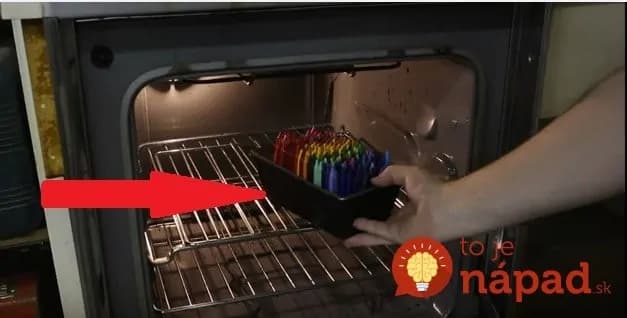 Muž roztopil viac ako 250 voskoviek. Pozrite sa, čo z nich vyrobil!