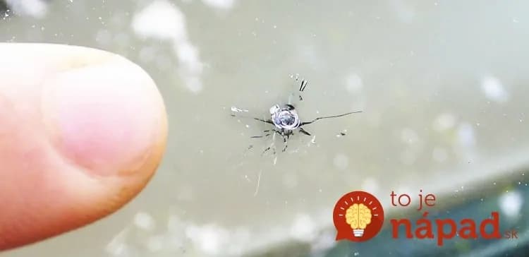 Ako jednoducho odstrániť prasklinu na čelnom skle auta