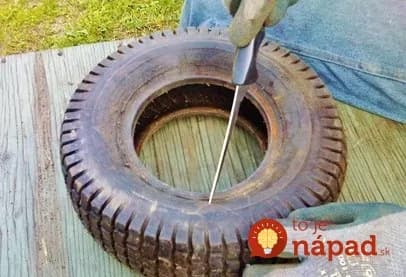 Muž rozrezal povrch starej pneumatiky. Pozrite sa, čím ju naplnil!