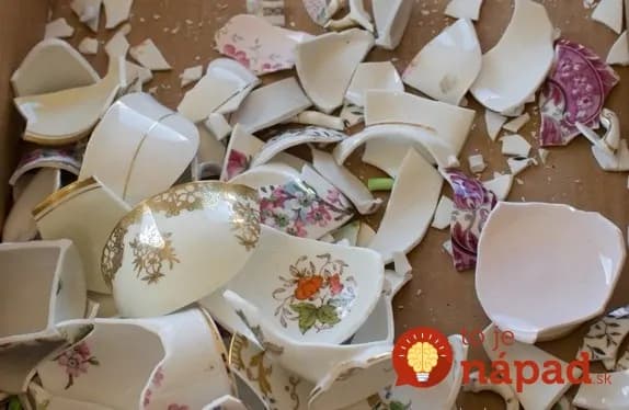 Deti jej rozbili porcelánovú súpravu. Ona dostala geniálny nápad, ako využiť črepy!