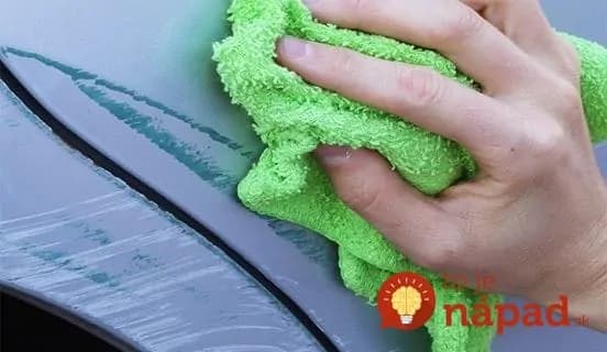 Úžasne jednoduchý spôsob, ako odstrániť povrchové škrabance z vášho auta!