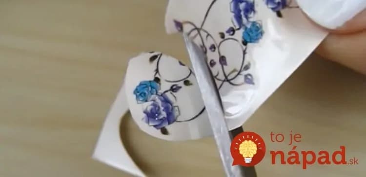 Nalepovaciu tetovačku rozstrihala na kúsky. Nepoužila ich však na pokožku, ale prišla s omnoho lepším nápadom!