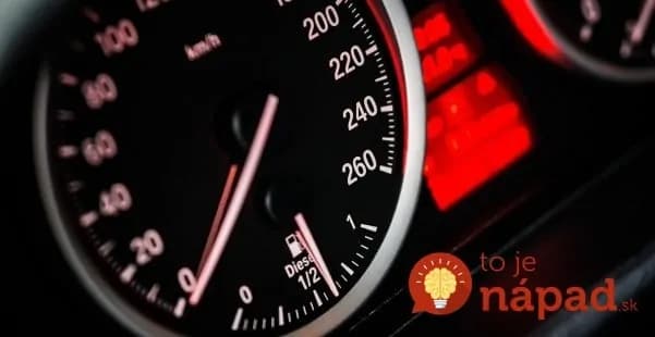 Mysleli ste si, že takto motor šetríte, v skutočnosti ho ničíte. Robíte TÚTO chybu aj vy?