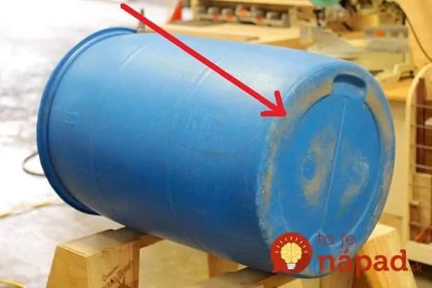 Muž vzal staré sudy určené na vyhodenie: Stačilo pár hodín v dielni a manželke z nich pripravil takéto prekvapenie do záhrady!