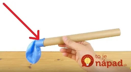Vezmite prázdnu rolku z papierových obrúskov a balónik: O pár minút budete mať tú najlepšiu veľkonočnú výslužku pre šibačov!