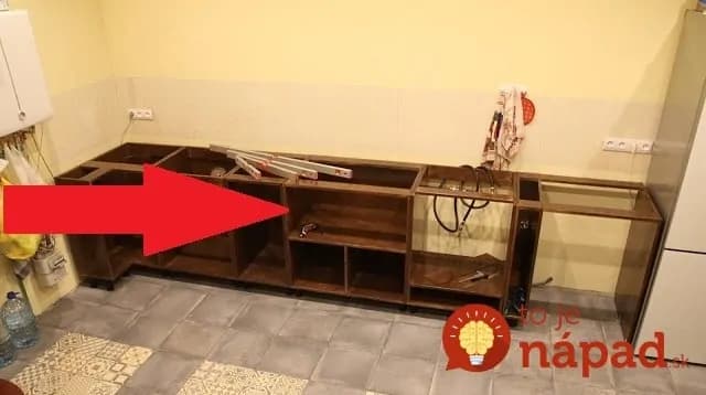 Profi interiérový dizajnér vám ukáže 19 perfektných nápadov, ako vyriešiť úzku kuchyňu v paneláku: Vyzerá to úžasne!