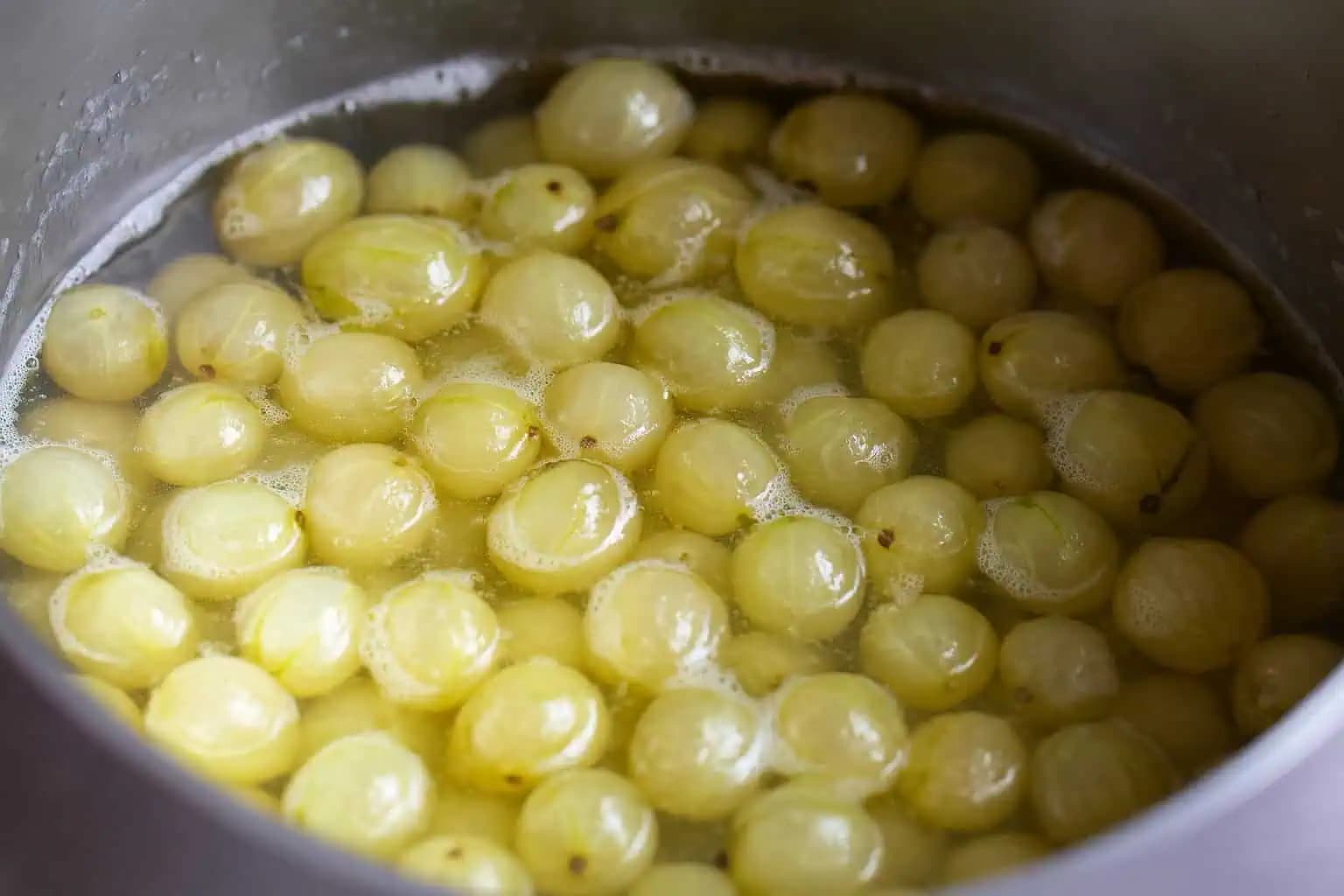 Keby vám babička radila, ktoré ovocie v lete nazberať, ukázala by vám egreš: Zázrak, ktorý lieči a nemusíte ho ani jesť!