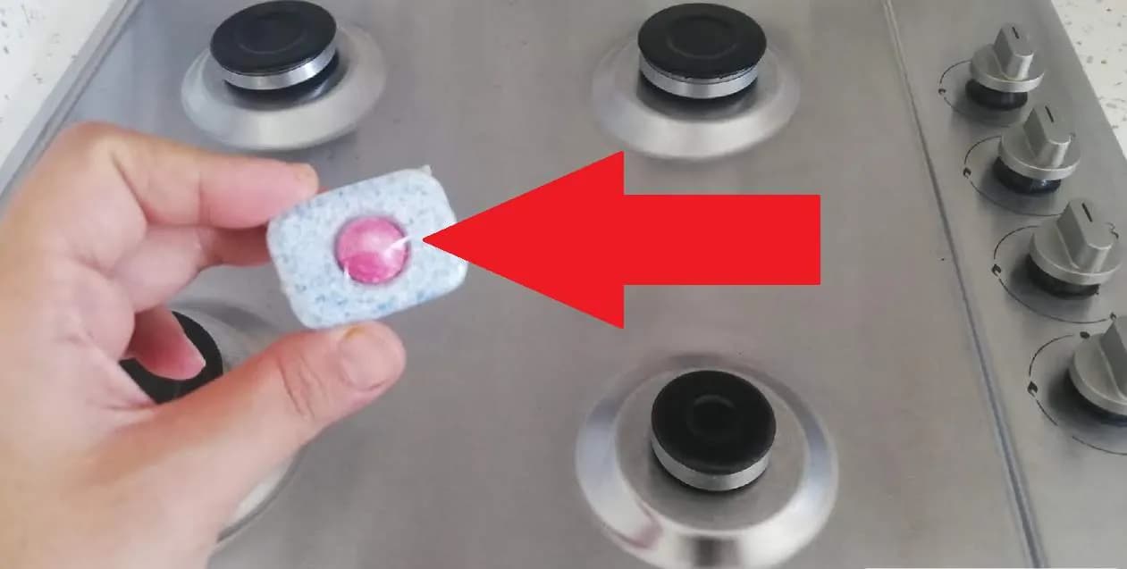 Špina a pripálená mastnota zmizne v okamihu: Perfektný trik, ako vyčistiť sporák a rúru bez námahy!