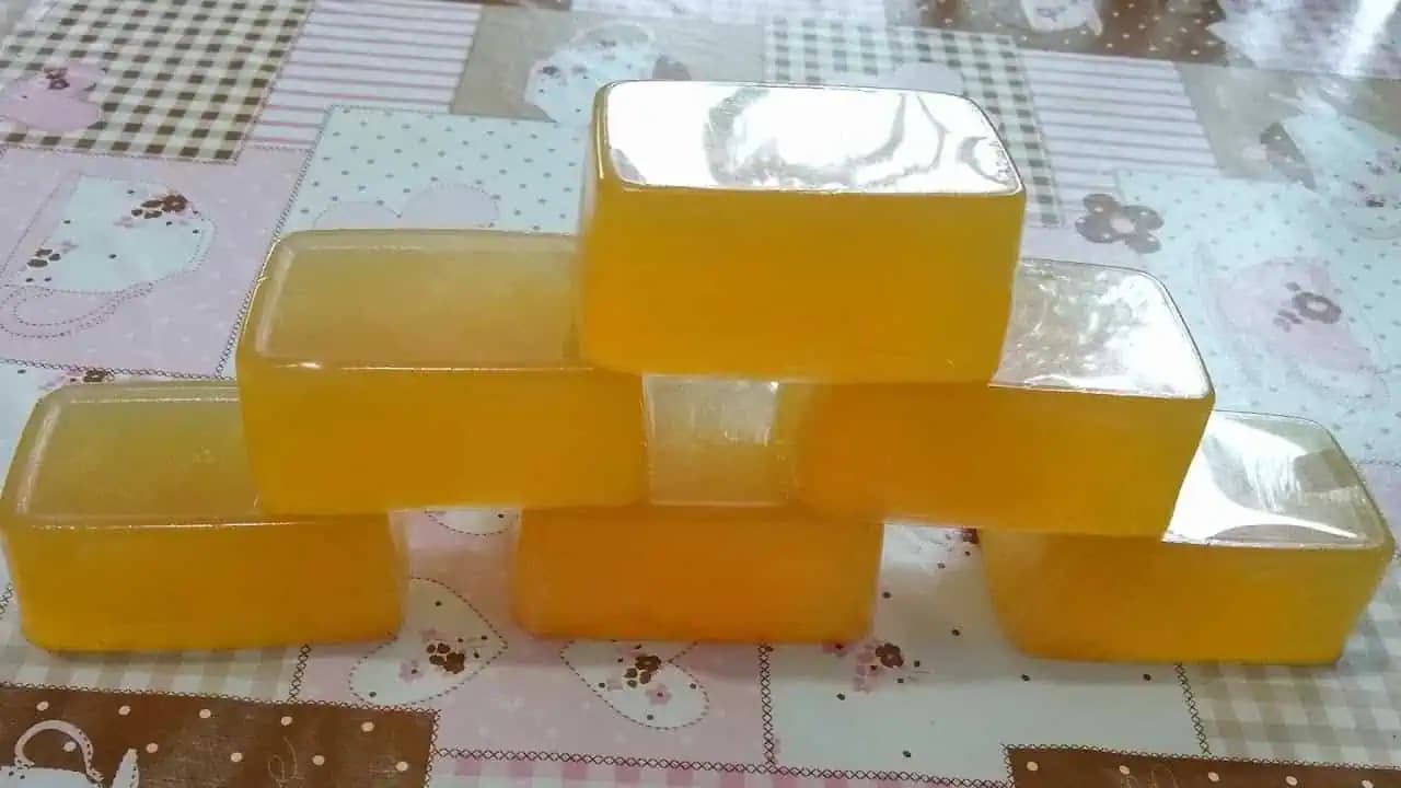 Domáci octový zázrak, ktorý by nemal chýbať v žiadnej domácnosti: Fľaky miznú na počkanie a oblečenie žiari čistotou!