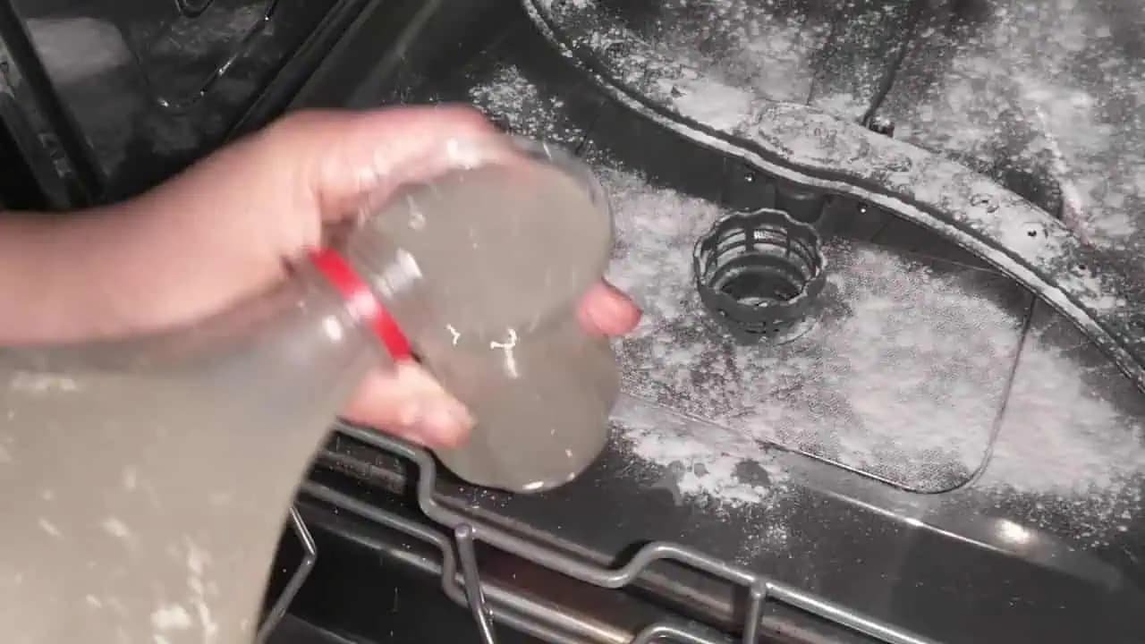 Čistenie umývačky, ktoré vám nezaberie ani minútu: Stačí len nasypať, zapnúť a umývačka sa vyčistí sama!