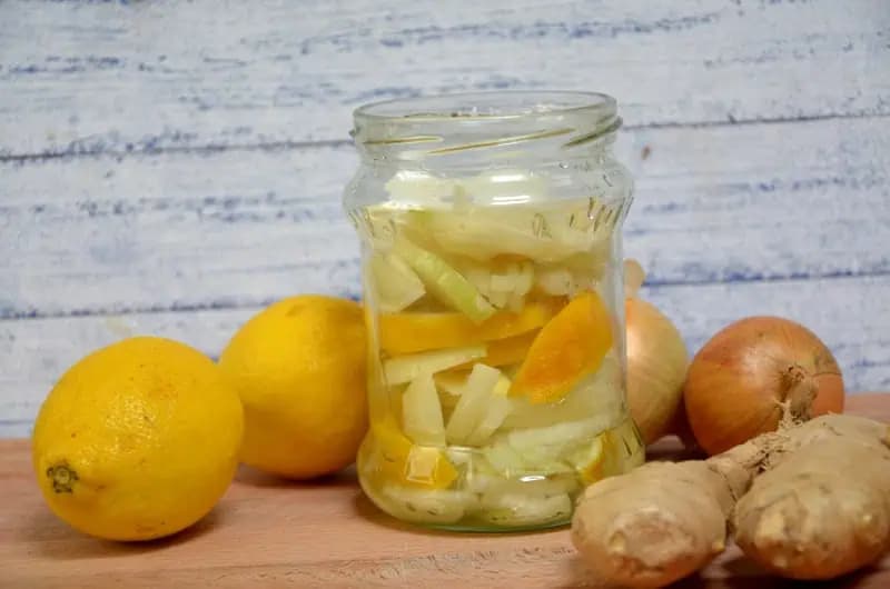 CIBUĽA, ZÁZVOR A MED na zápal priedušiek, úporný kašeľ a vyčistenie pľúc: Zapíšte si tento RECEPT!
