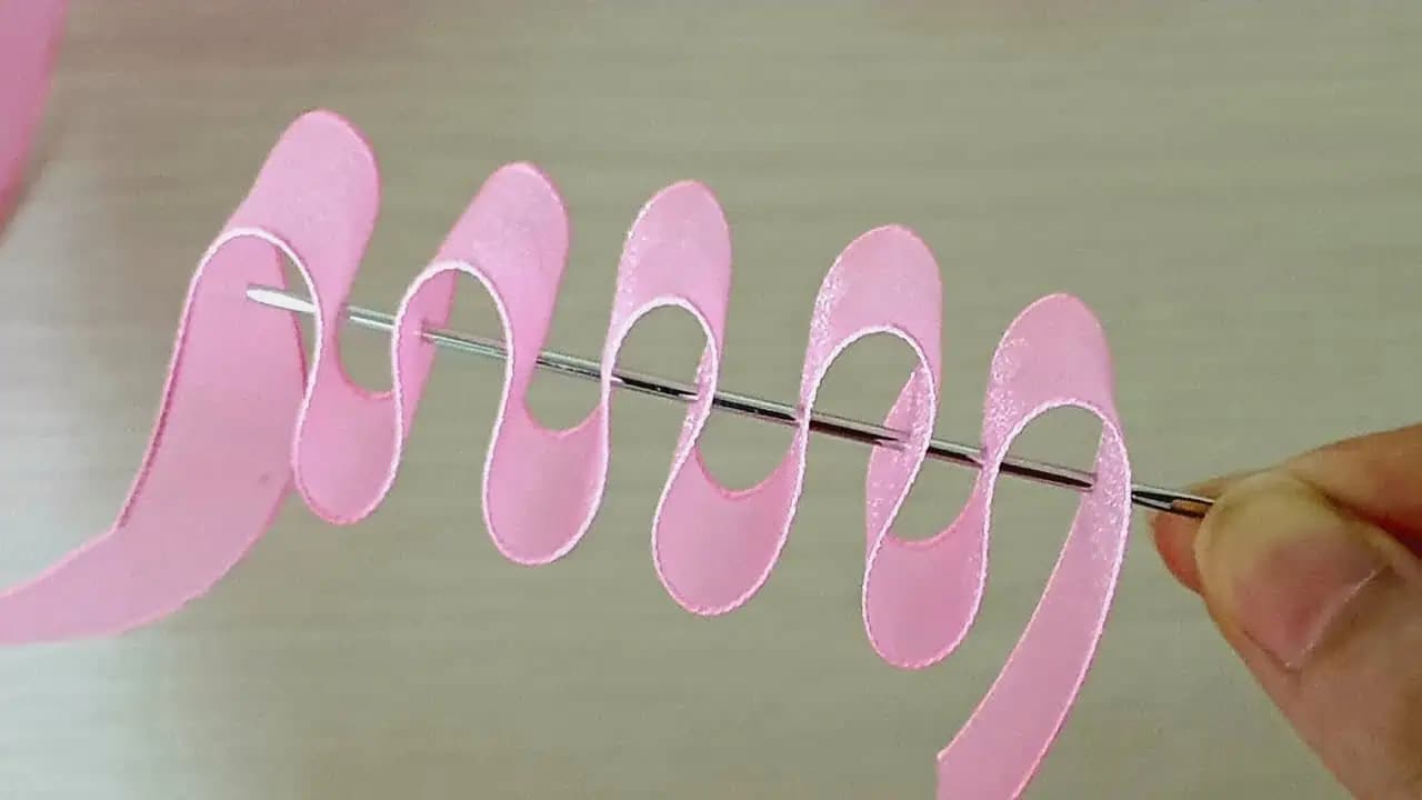 Prekrásny nápad na dekoráciu z obyčajnej stuhy: Jednoduchý návod krok za krokom!