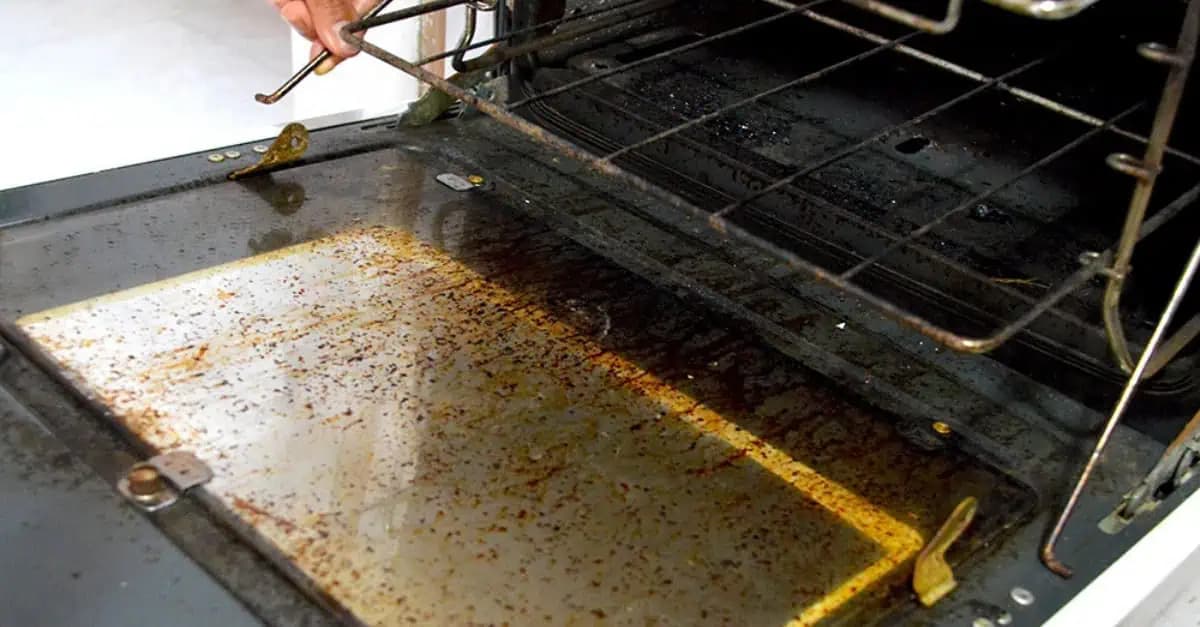 DOMÁCI TRIK, ako vyčistiť a odmastiť sklo na rúre zvnútra: Nič nemusíte rozoberať – rýchle a ľahké!