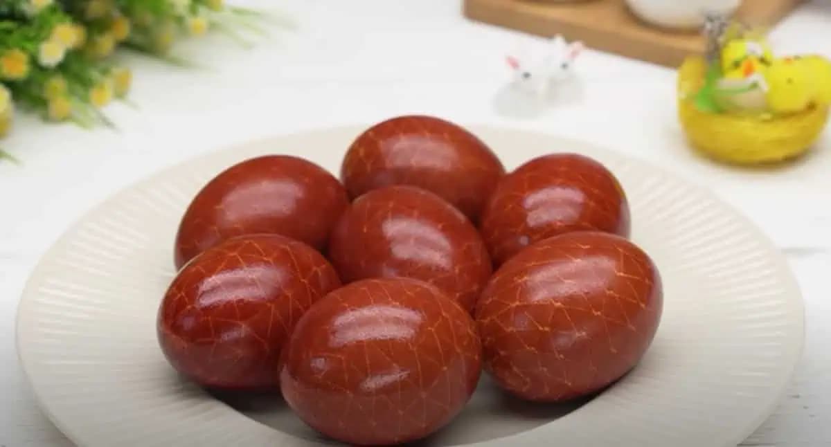 Svokra ma naučila, ako maľovať vajíčka krásne, veľmi jednoducho a bez UMELÝCH farieb: Každý ich obdivuje, tak sú nádherné!