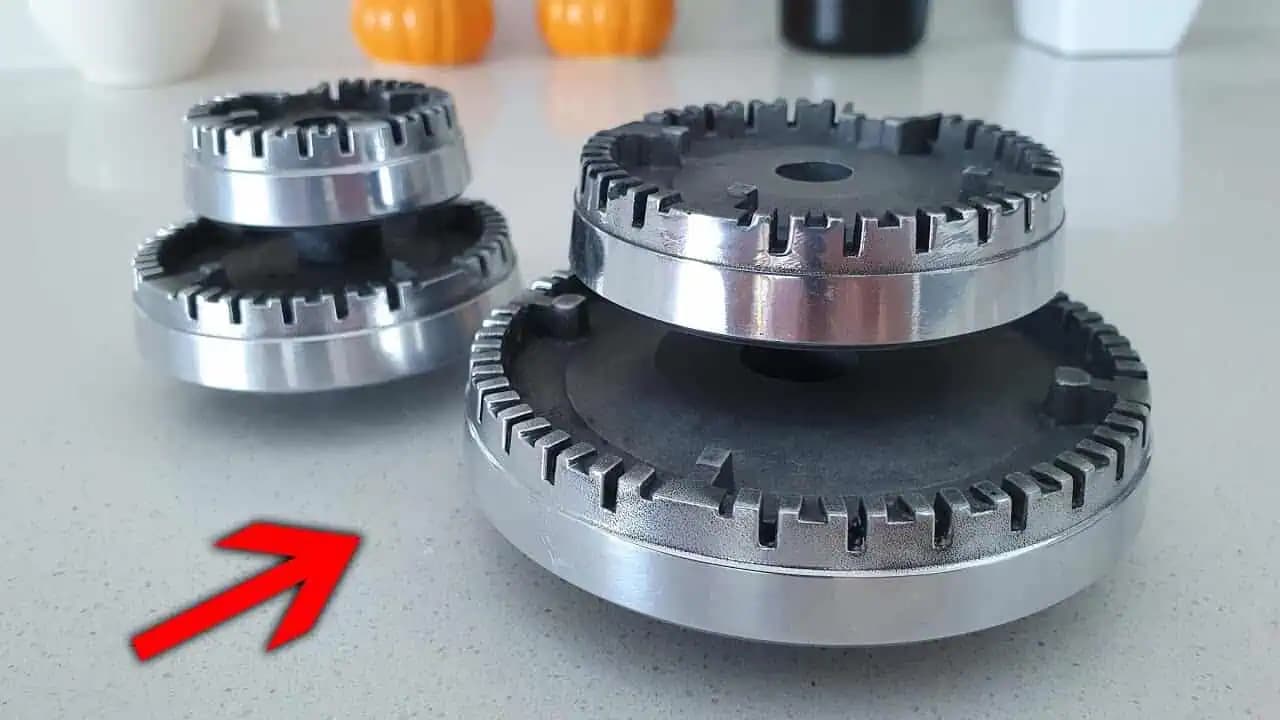 Geniálny trik ako vyčistiť horáky na plynovom sporáku aj BEZ CHÉMIE: Úplne vám postačia TIETO prísady!