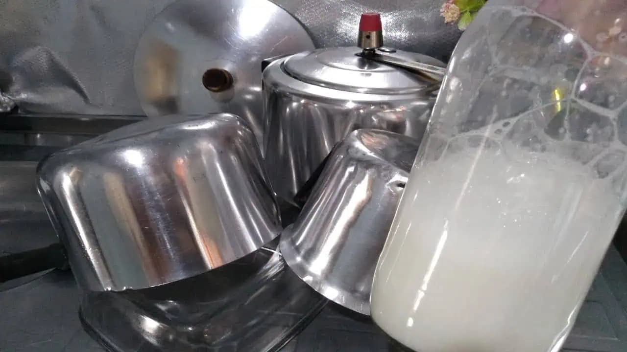 Tajomstvo žiarivo čistých hrncov a panvíc: Zarobte si doma tento čistiaci prostriedok a váš nerezový riad bude ako nový!