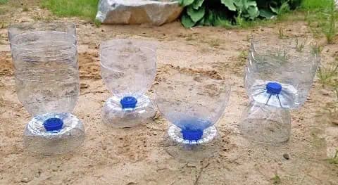 Veľké plastové fľaše viac nevyhadzujte: Vyrobte si z nich takúto krásnu dekoráciu do záhrady!