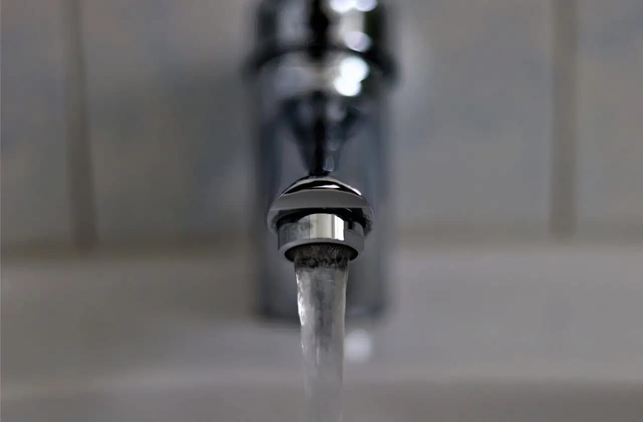 Vodovodné batérie zabalím do papierovej utierky a problém zmizne bez námahy: Perfektný predvianočný zlepšovák!