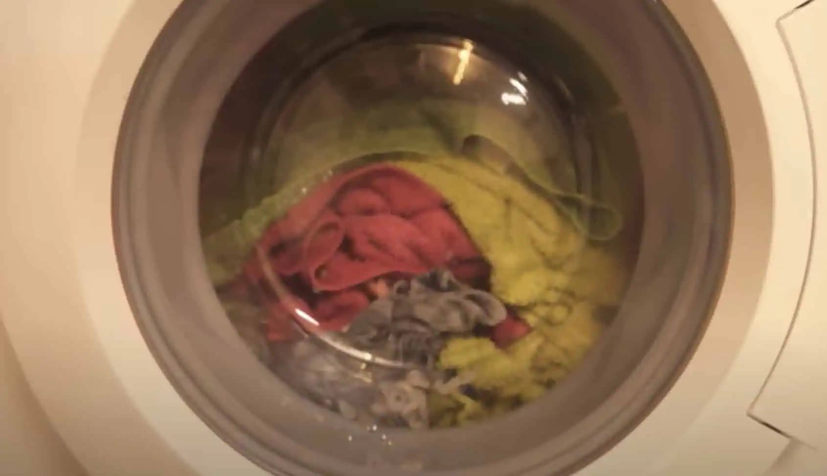 Bielizeň po vypraní zapácha? Tento trik pomáha HNEĎ a nič to nestojí!