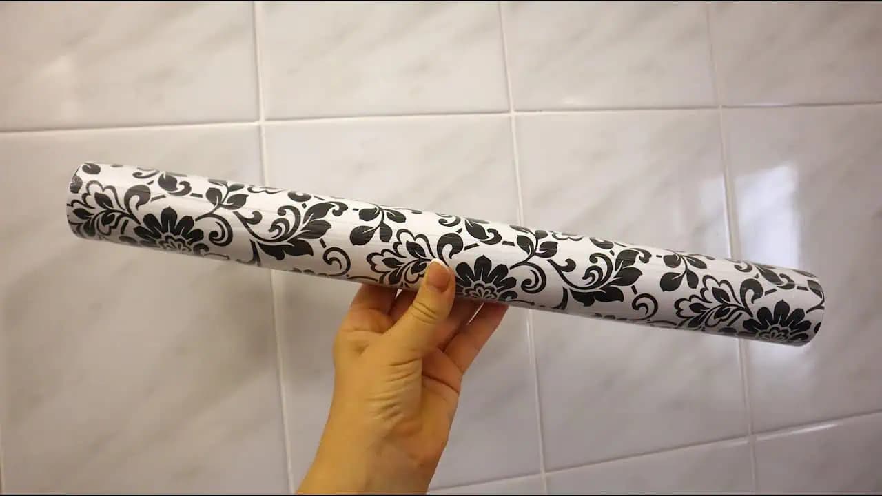 Ekonomické riešenie na renováciu starých obkladačiek v kúpeľni: Rýchle, lacné a čo je najlepšie, zvládnete to aj bez skúseného majstra!