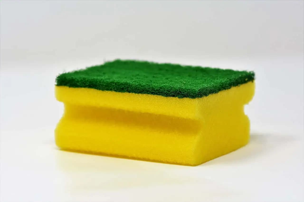 Mám 45 rokov a až teraz som zistila, že na farbe hubky na riad VEĽMI záleží: TOTO by mal vedieť každý!