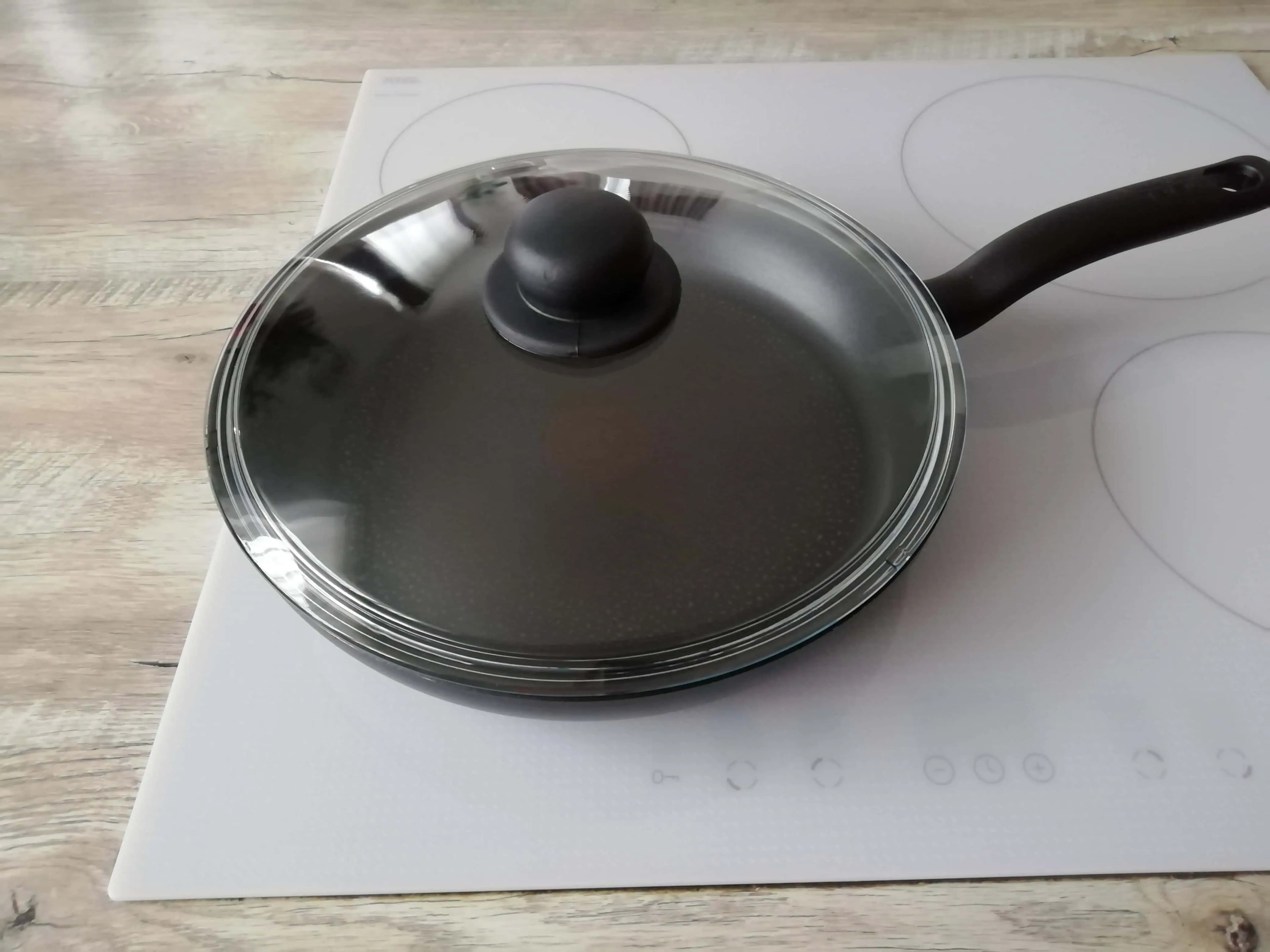 Pripálená panvica žiari znovu čistotou: Naučte sa tento skvelý trik s colou a zubnou pastou!