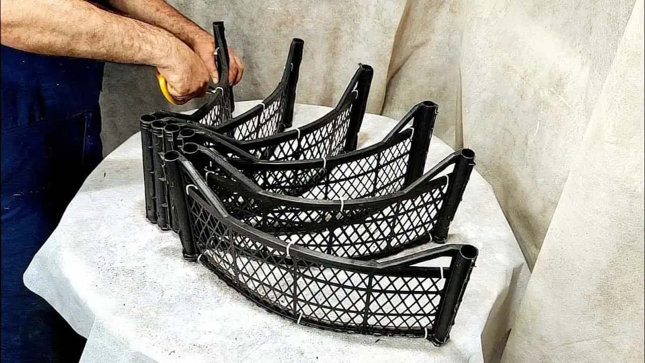 Perfektný kreatívny nápad, ako využiť rozbité plastové prepravky: Za takéto krásne záhradné dekorácie by ste si v obchode poriadne priplatili!