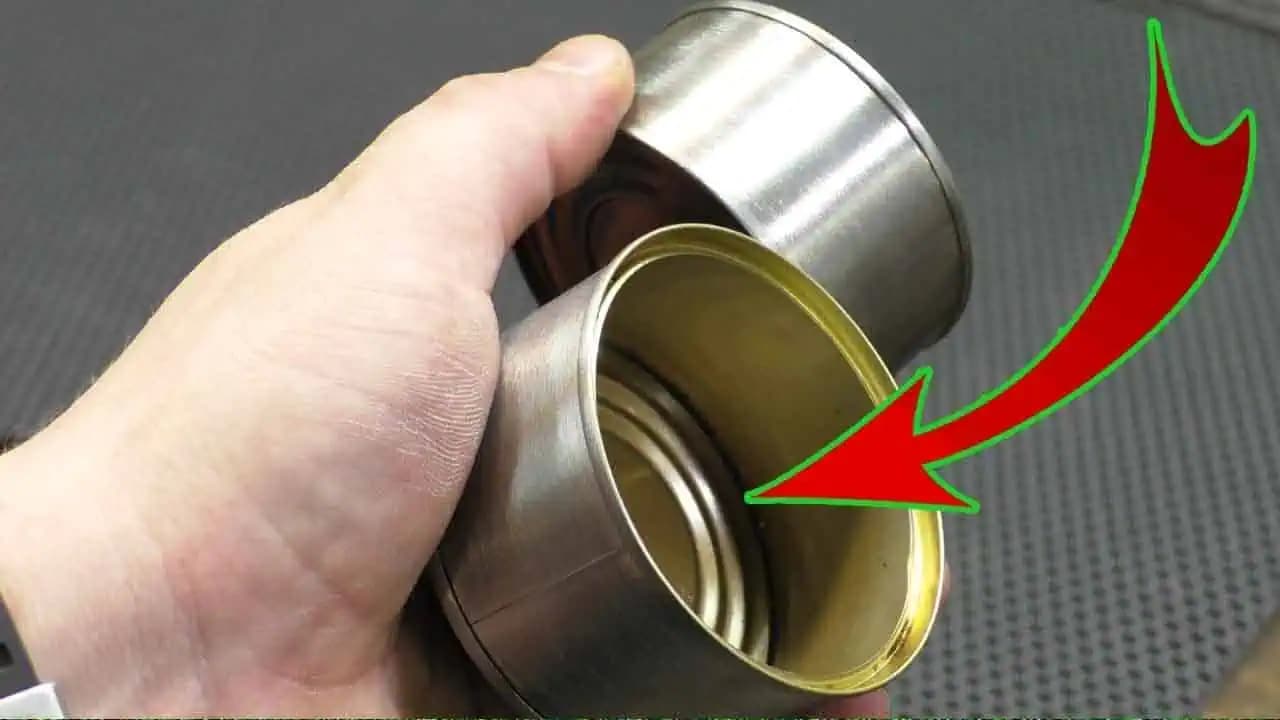 Keď uvidíte tento nápad, konzervy už nevyhodíte: Teplé jedlo si pripravíte aj bez sporáka!